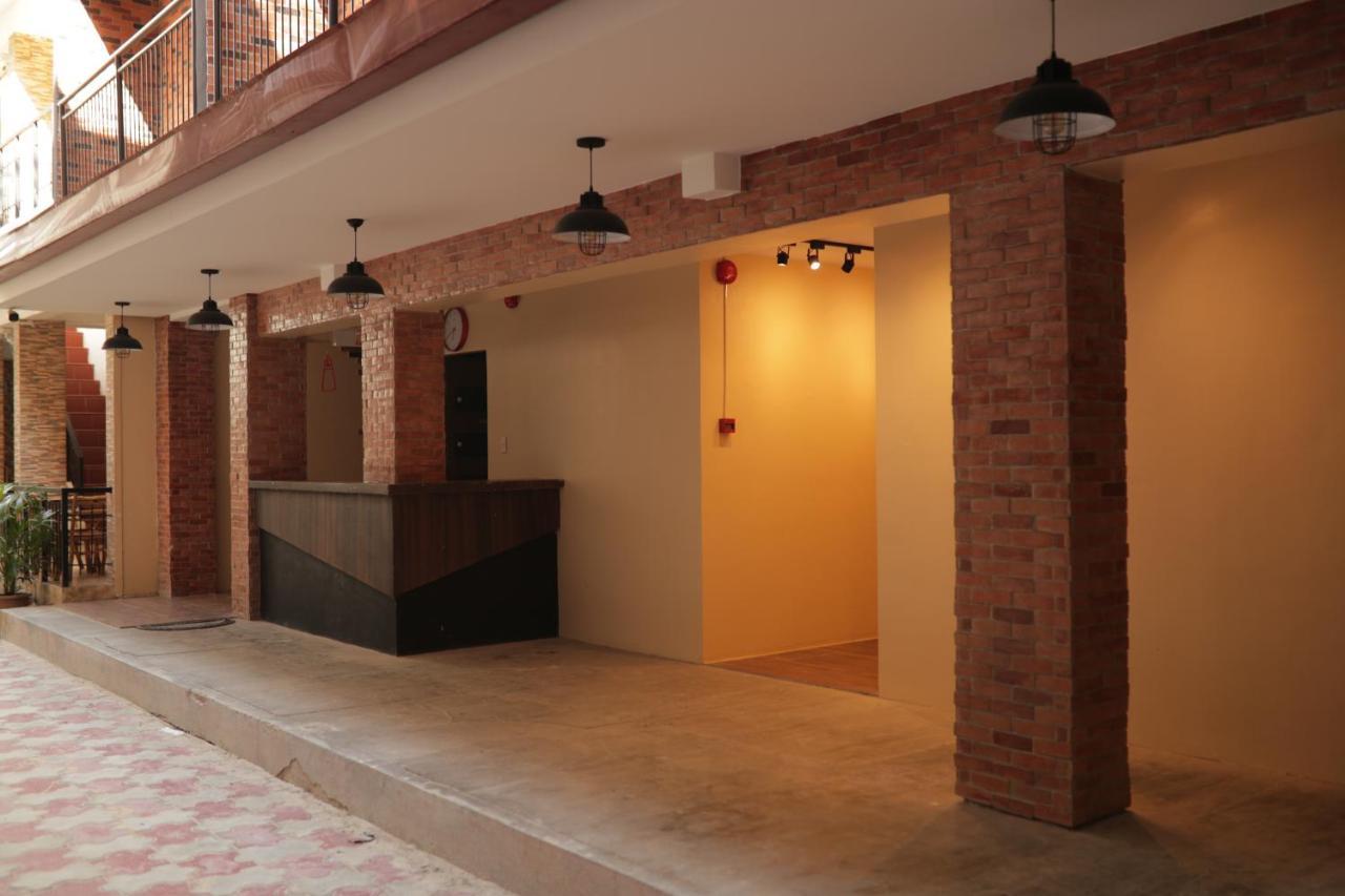 Cerca Hotel Balabag  Buitenkant foto