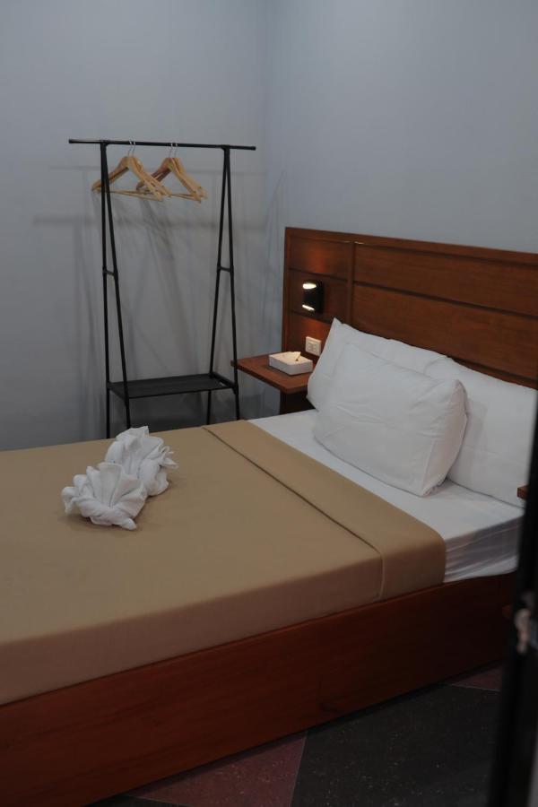 Cerca Hotel Balabag  Buitenkant foto