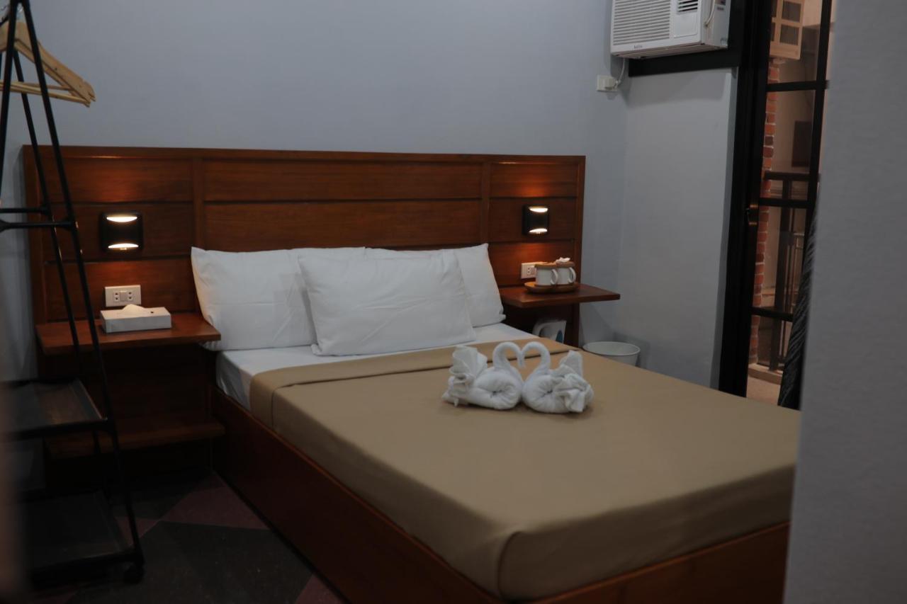 Cerca Hotel Balabag  Buitenkant foto