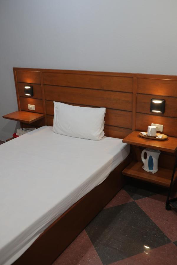 Cerca Hotel Balabag  Buitenkant foto