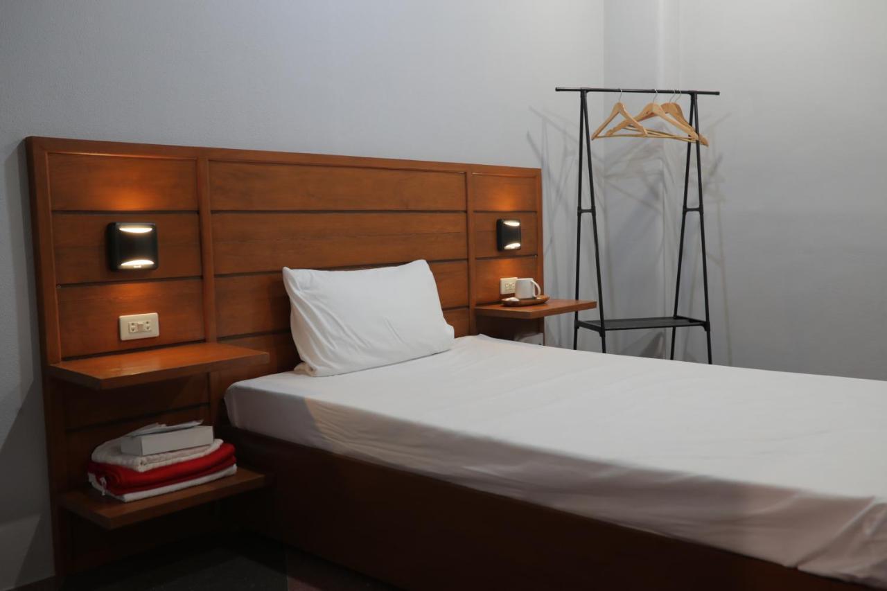 Cerca Hotel Balabag  Buitenkant foto