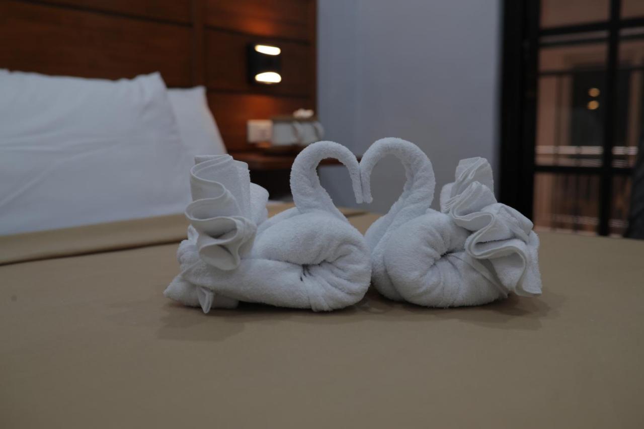 Cerca Hotel Balabag  Buitenkant foto