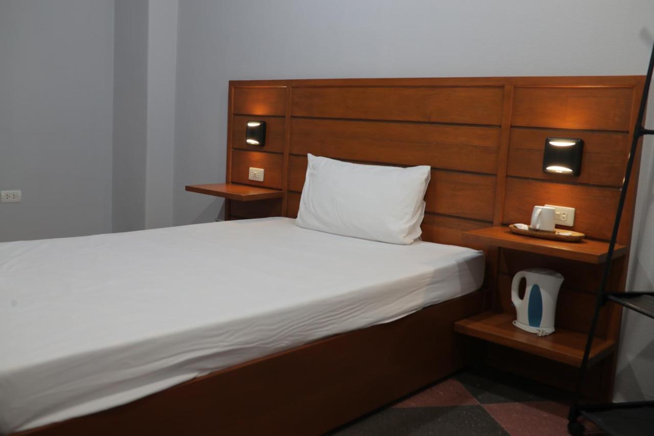 Cerca Hotel Balabag  Buitenkant foto