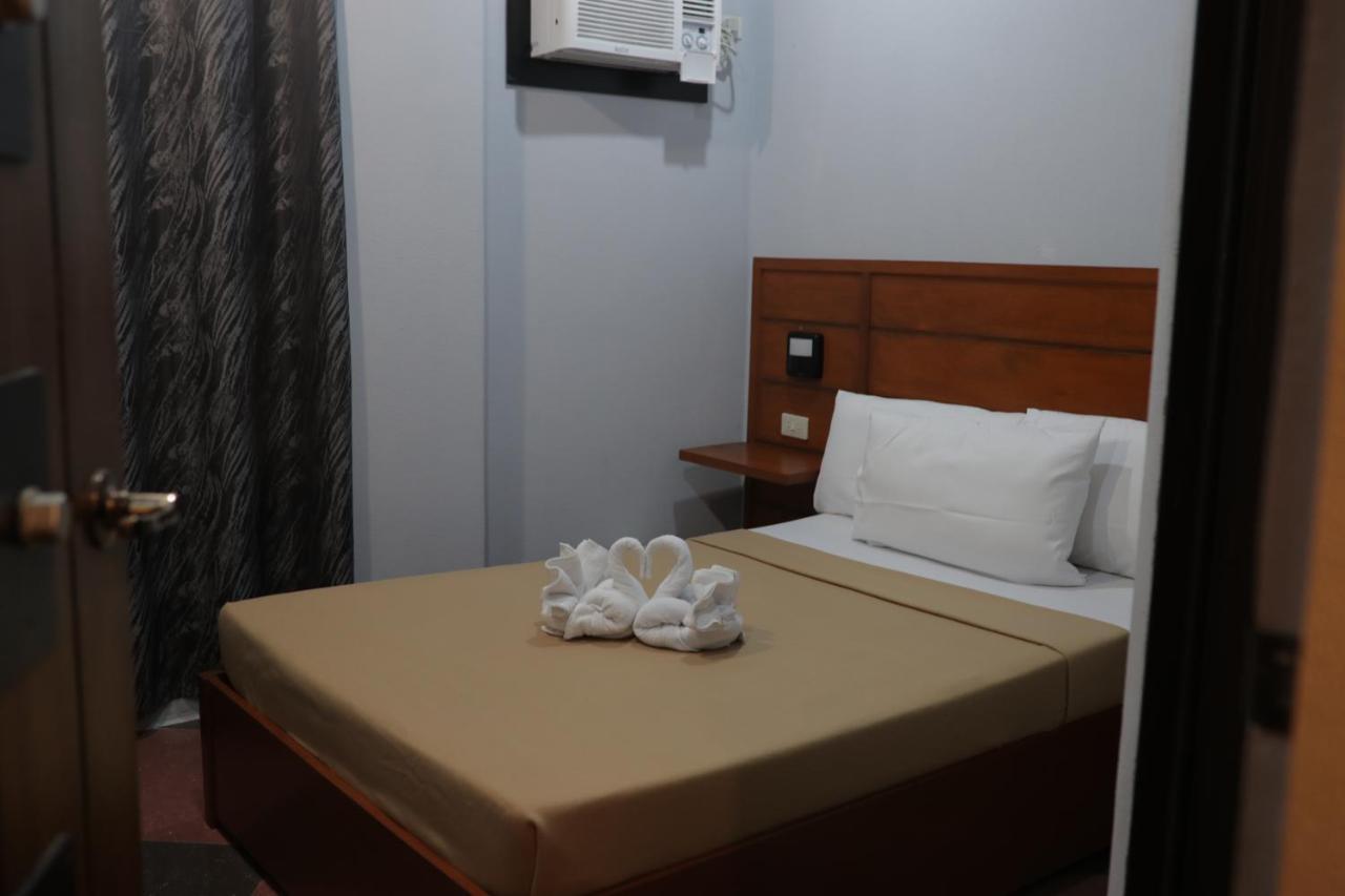 Cerca Hotel Balabag  Buitenkant foto